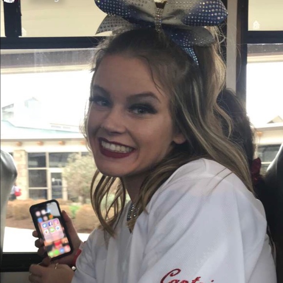 Meet your Posher, Kenzie - Picture 1 of 1